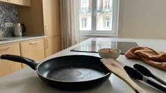 Frigideiras antiaderentes e Teflon: o que mudou (e o erro que as estraga mais depressa)