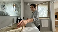 Chávena de arroz na casa de banho: ajuda mesmo com a humidade e os cheiros? O que deve fazer