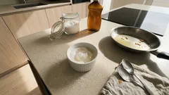 Misturar detergente da loiça com açúcar: por que pode resultar contra a gordura teimosa (e como usar sem agredir a pele)